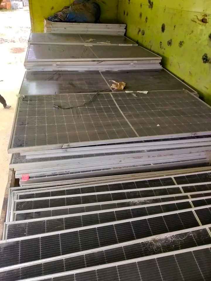 Panel Surya Adalah